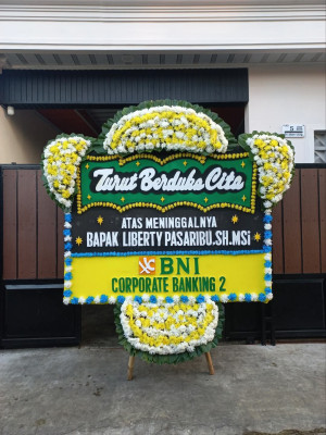 Papan Bunga Duka di Teluk Elpaputih