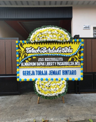 Papan Bunga Duka di Teluk Elpaputih