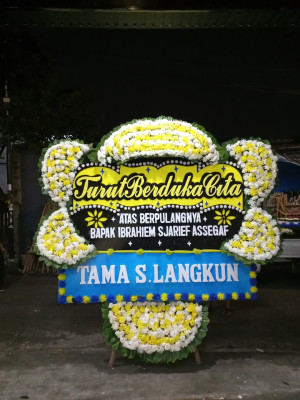 Papan Bunga Duka di Teluk Elpaputih