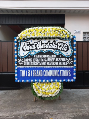 Papan Bunga Duka di Teluk Elpaputih